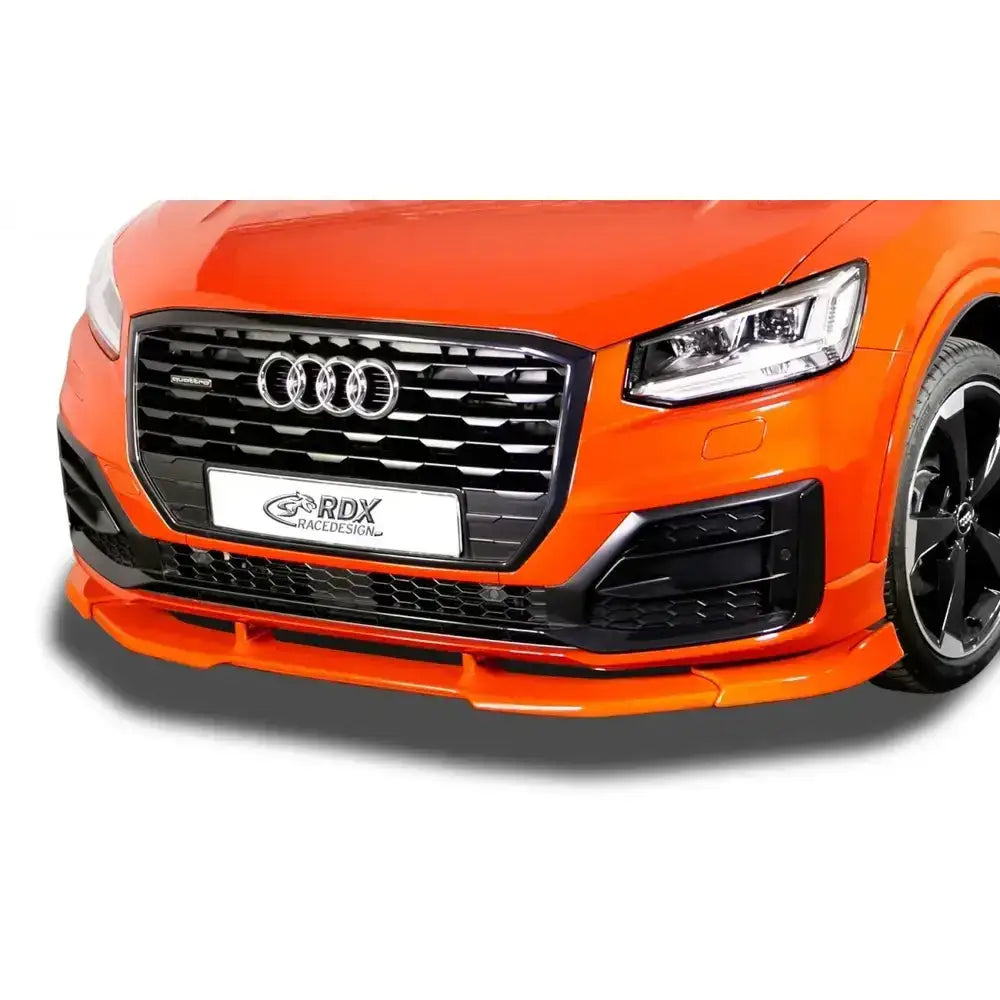 Frontspoiler Audi Q2 16- S-Line i oransje sett forfra med svart grill og tydelige Audi-logoer.