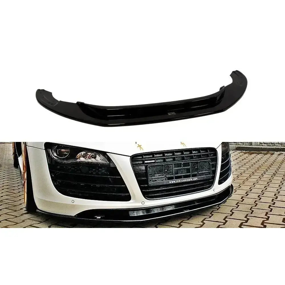 Frontspoiler Audi R8 2006-2015 i sort blank plast, montert på hvit bil, sett fra skrå vinkel.