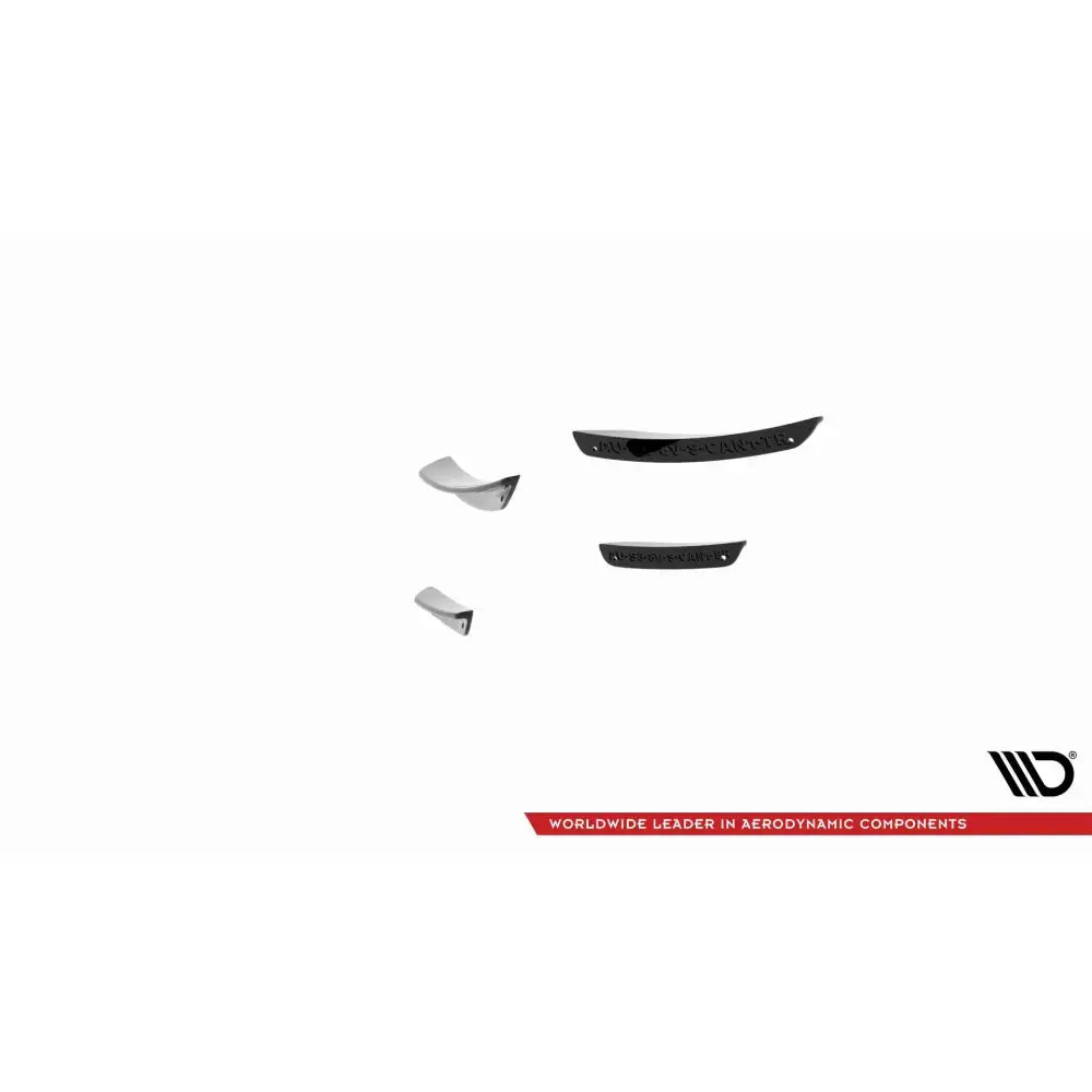 Front lip Audi S3/A3 S-Line 8V V2 sett med fire buede deler i svart og sølv mot hvit bakgrunn.