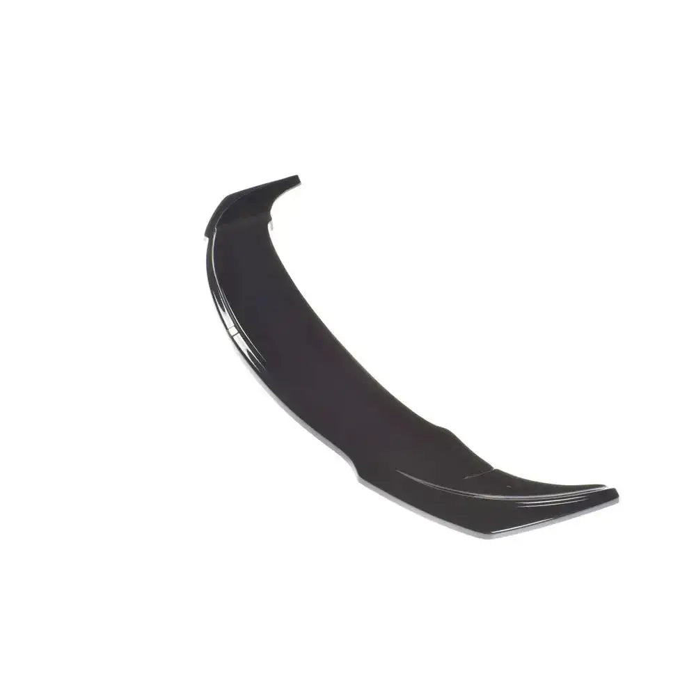 Front lip til BMW 6 Gran Coupé, sort og buet med markerte kanter, sett fra skrå vinkel.