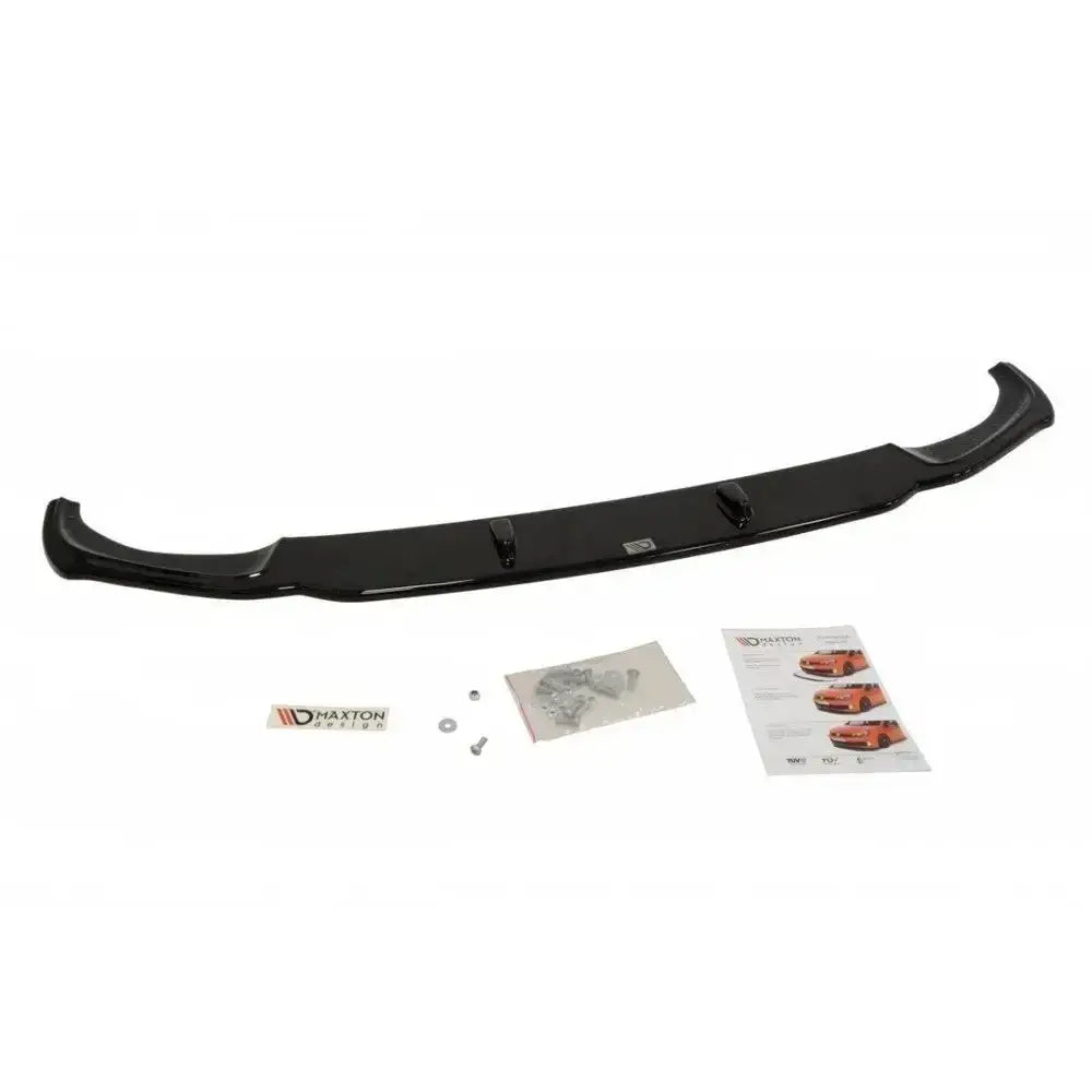 Frontspoiler BMW X4 M-Pack i sort, blank plast med monteringsutstyr og instruksjoner på hvit bakgrunn.