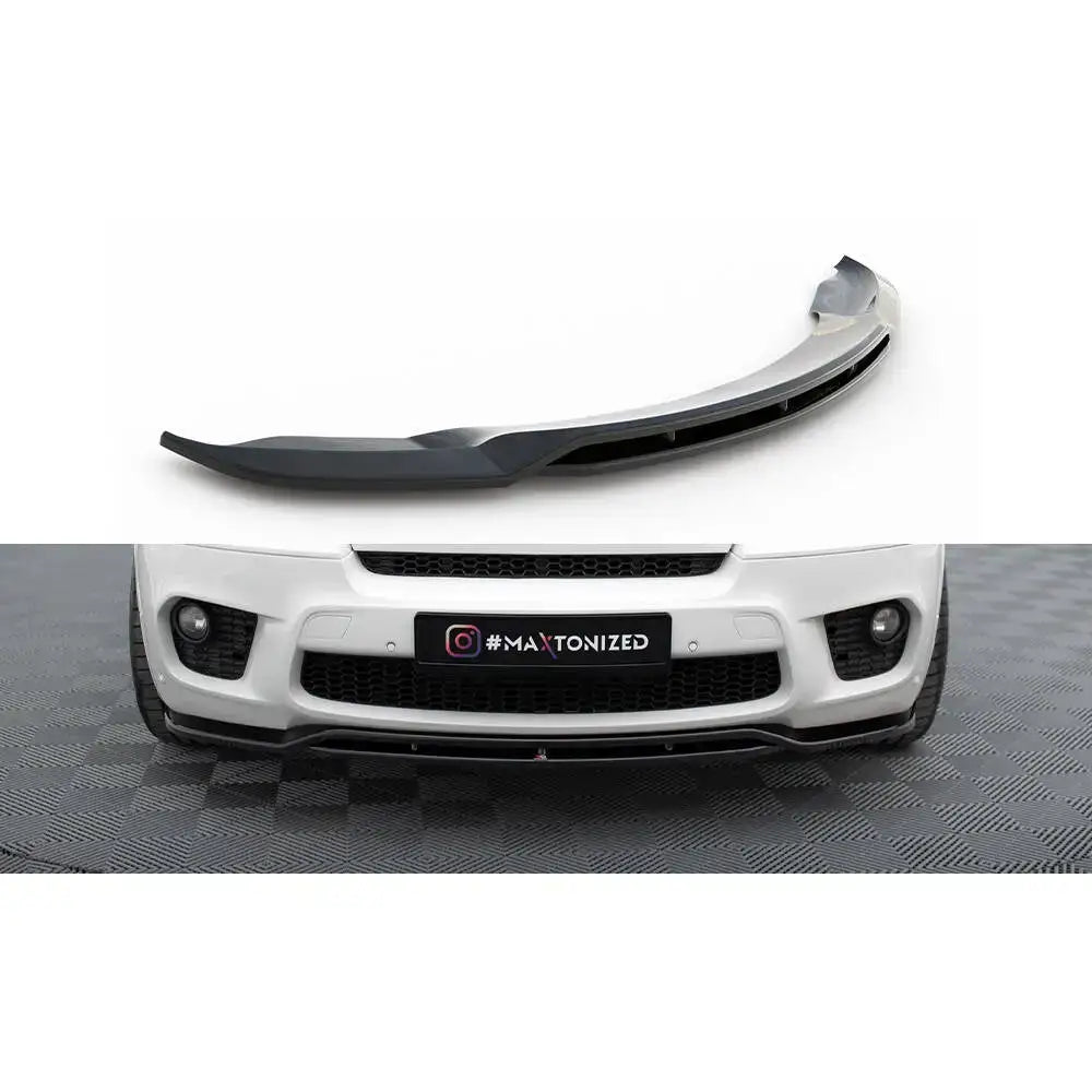 Frontspoiler BMW X5 E70 Facelift M-Pack i sort plast, vist separat og montert på hvit bil.