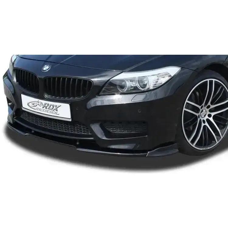 Frontleppe på BMW Z4 E89 M-Technik, sort bil sett forfra med sportslig grill og store felger.