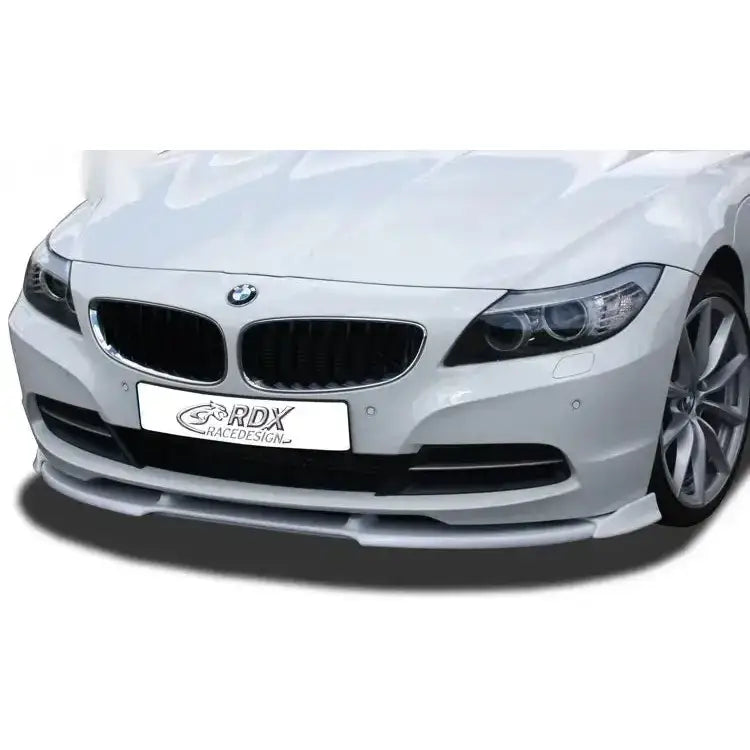 Frontspoiler BMW Z4 E89 09-16 Vario X montert på hvit bil med sorte grilldetaljer og dobbel reflektorglød.