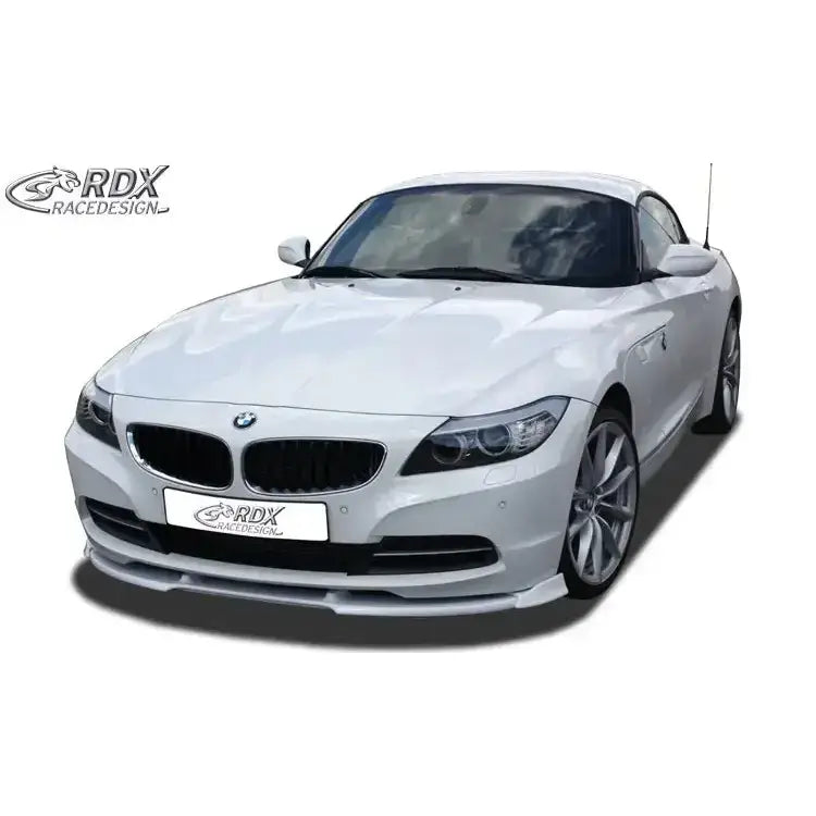 Front splitter på BMW Z4 E89 09-16 Vario X, hvit bil med lav frontspoiler og store felger.