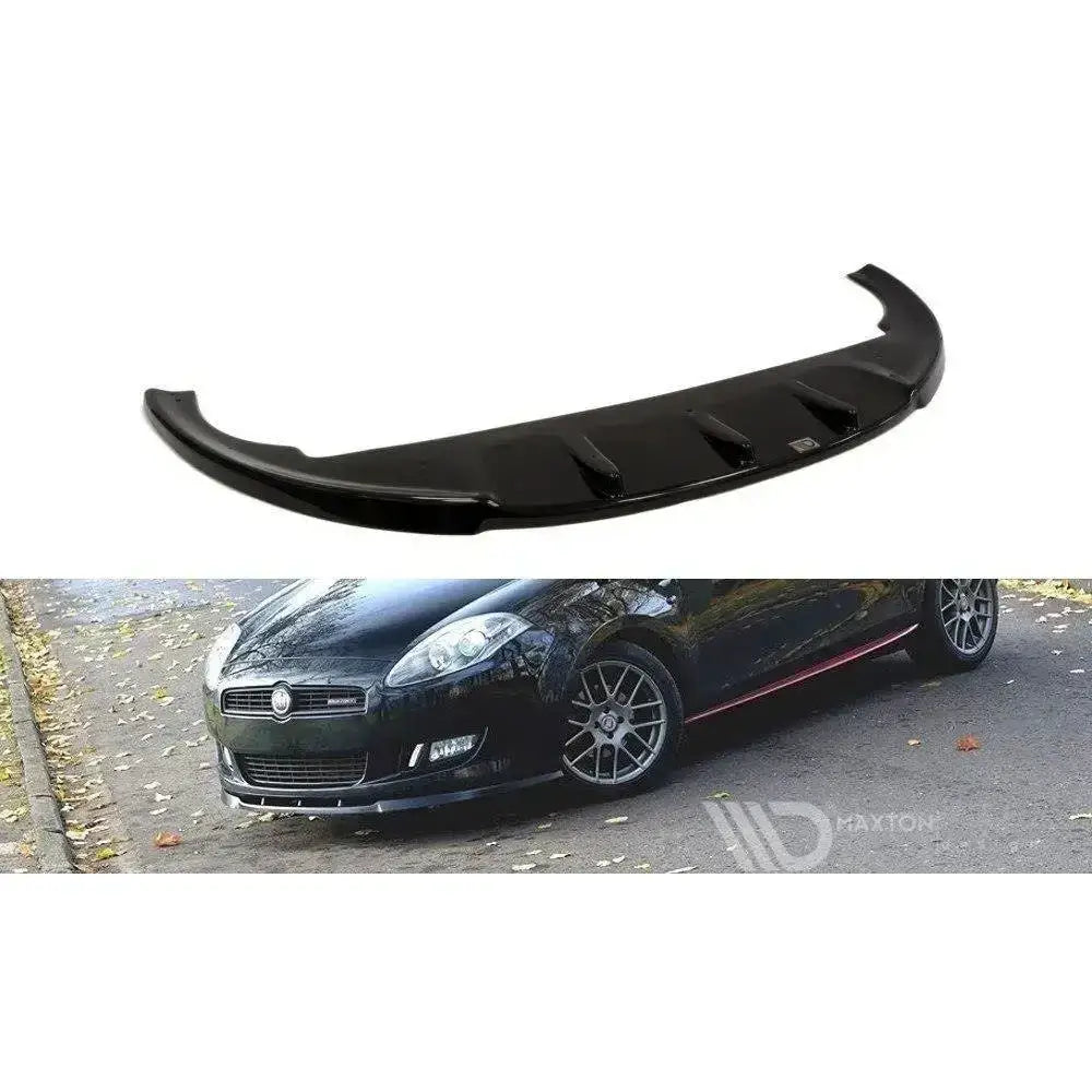 Frontspoiler til Fiat Bravo II i sort plast med aerodynamiske ribber, vist montert på svart bil.