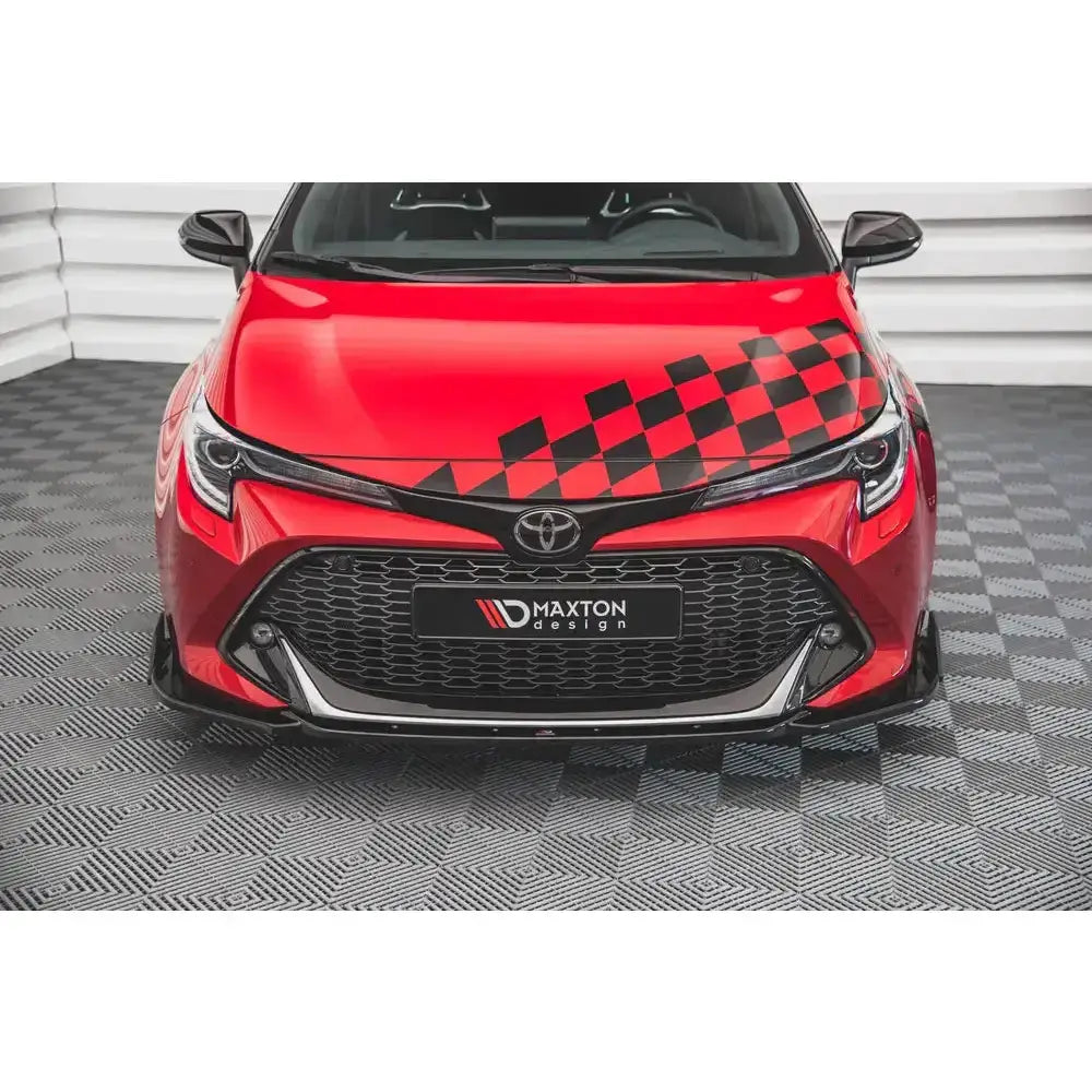 Frontspoiler til Toyota Corolla GR Sport Hatchback med svart grill og racing-inspirert panser.