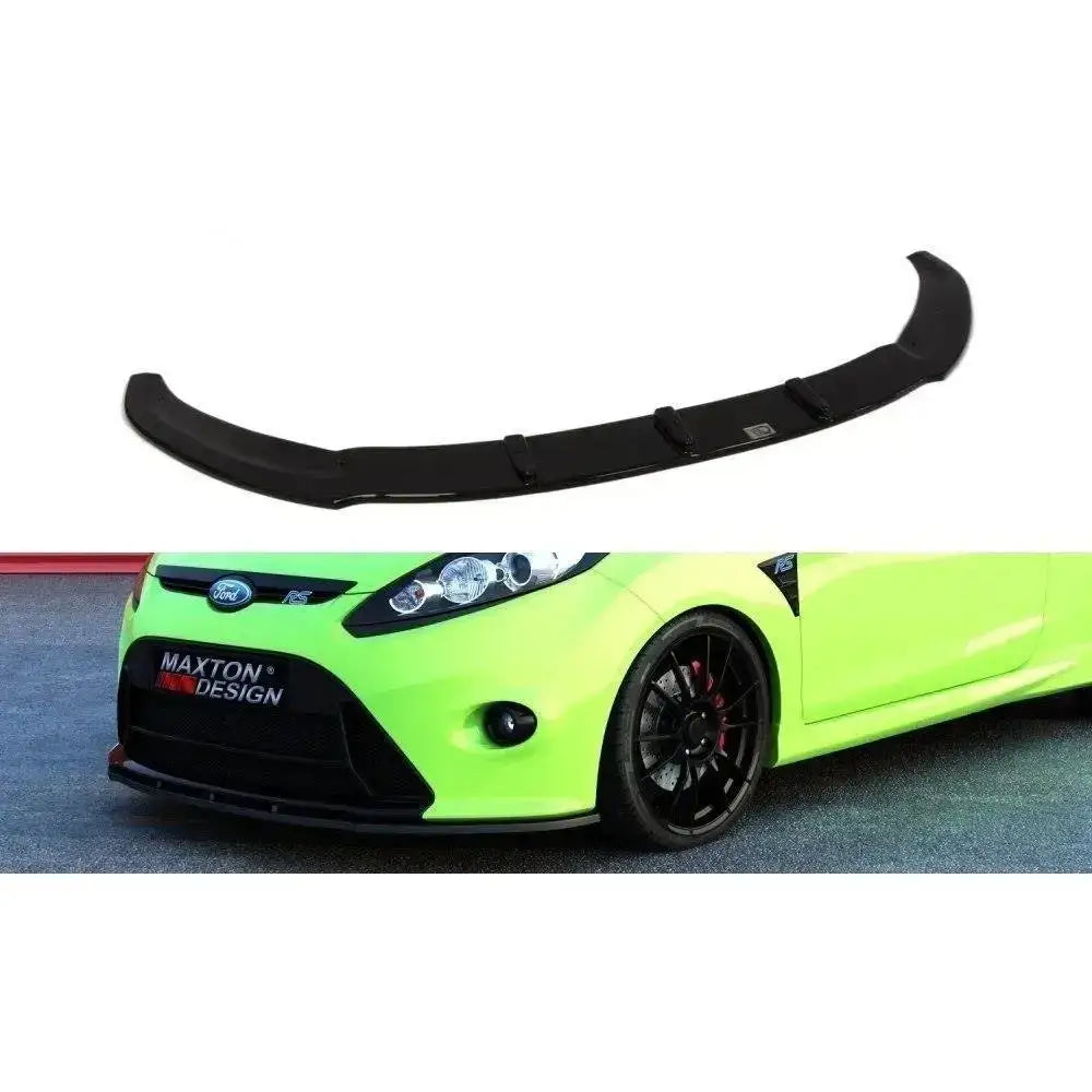 Frontspoiler til Ford Fiesta Mk7, sort splitter montert og separat foran lys grønn bil med synlige festepunkter.