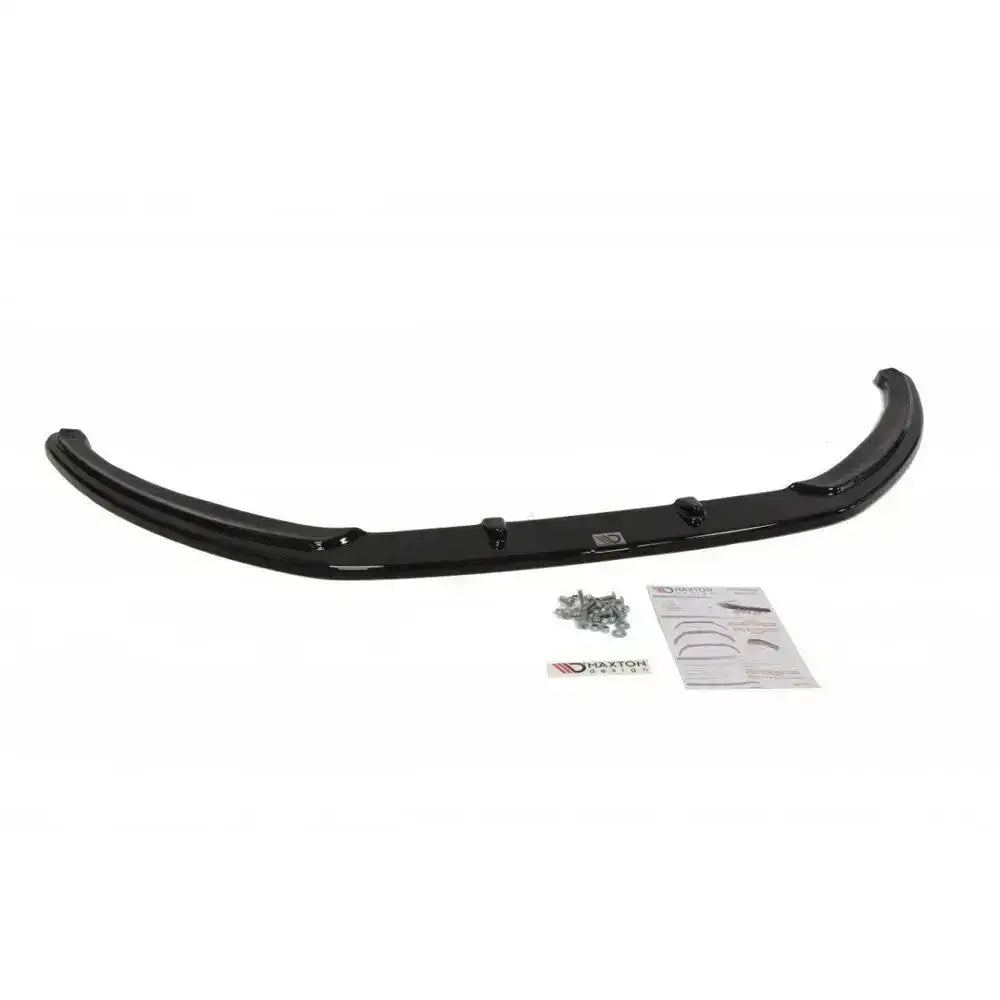 Frontspoiler Ford Focus 3 facelift i sort glanset plast, med skruer, instruksjon og etikett på hvit bakgrunn.