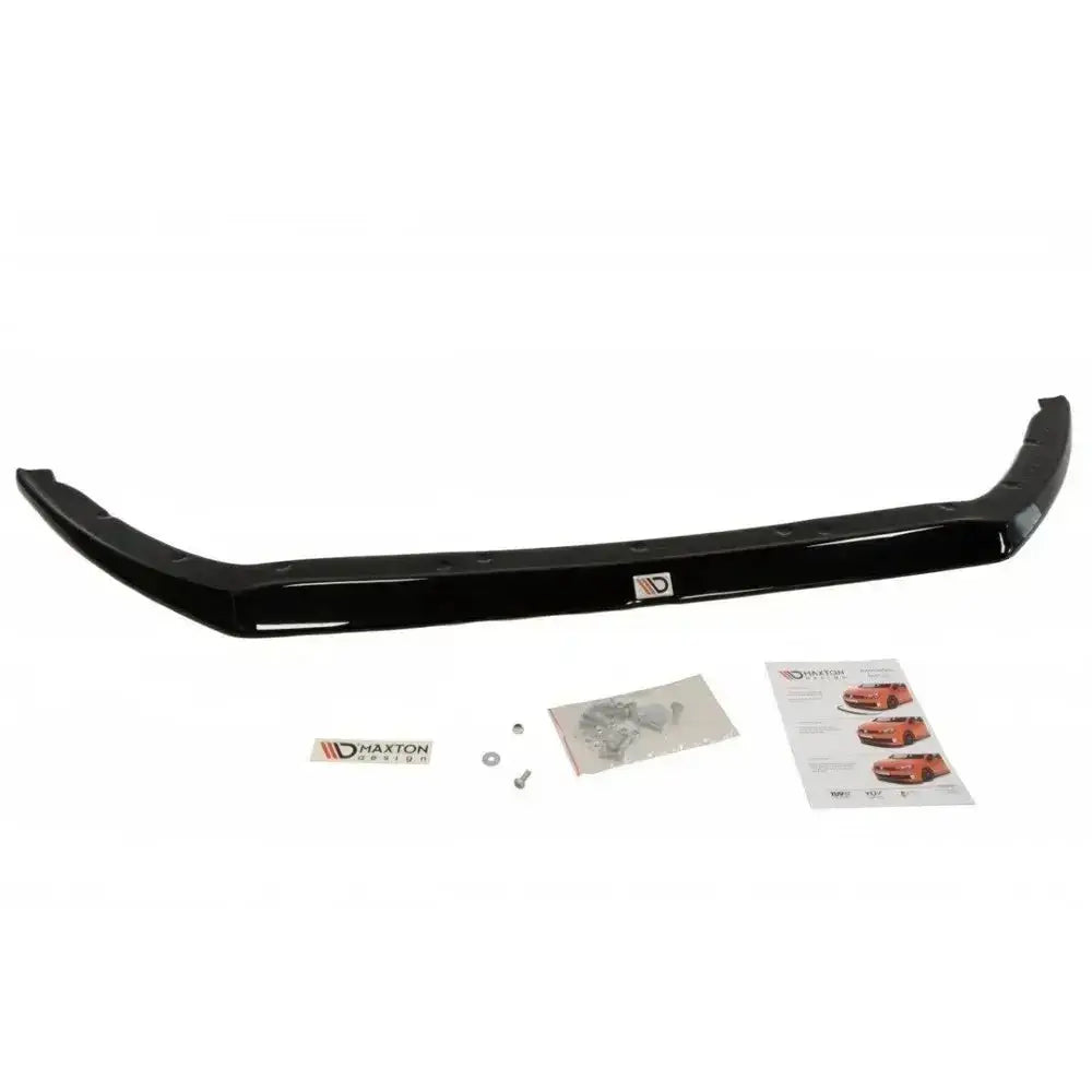 Frontspoiler Ford Focus 3 Rs V.1 sett ovenfra med monteringsutstyr, bruksanvisning og klistremerke.