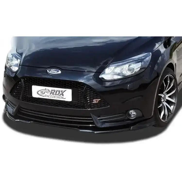 Frontspoiler Ford Focus 3 ST 12- sort bilfront med grill, lykter, frontsplitter og aluminiumsfelger.