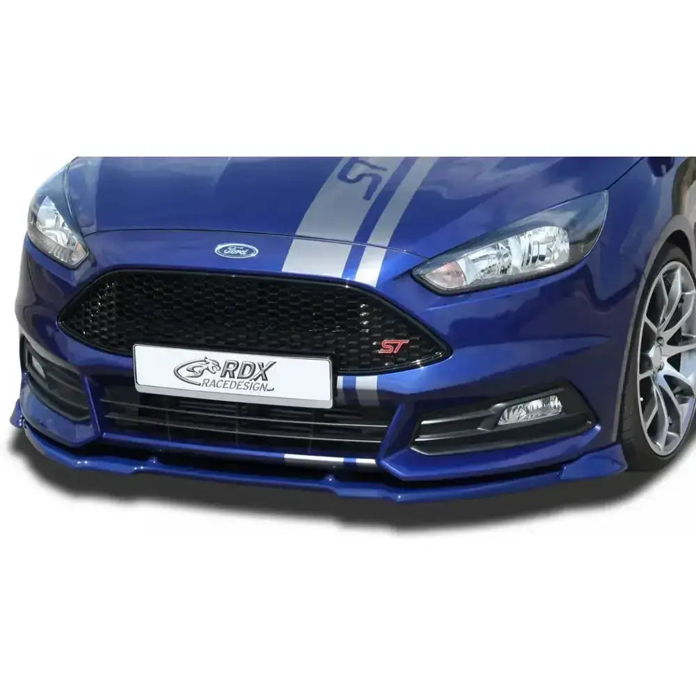 Frontspoiler Ford Focus 3 ST 15- med svarte detaljer og sølvstriper, sett rett forfra på blå bil.