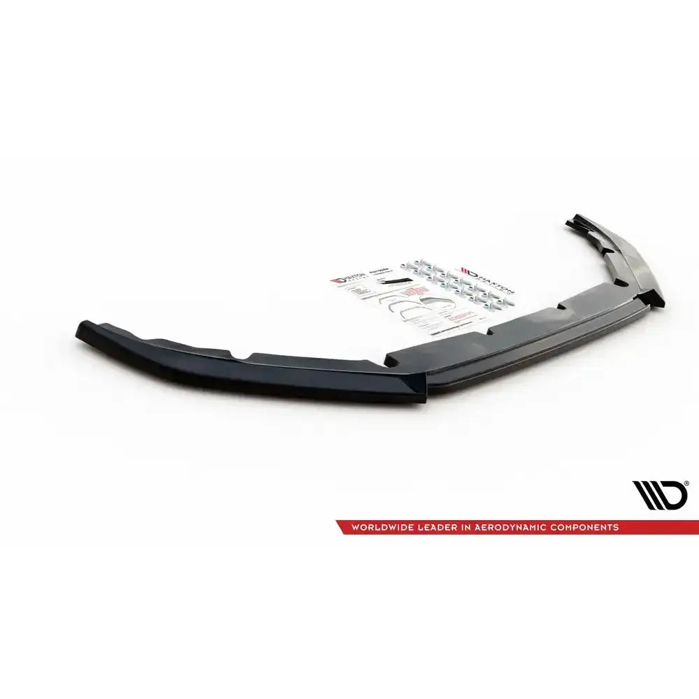 Frontleppe til Ford Puma, svart plastspoiler med monteringsutstyr og instruksjoner mot hvit bakgrunn.