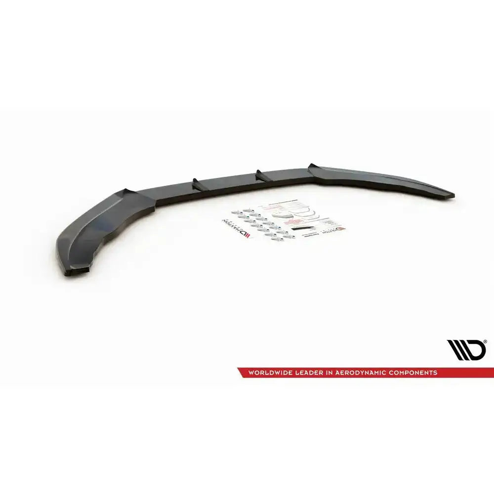 Spoiler til Ford Puma St-Line i sort hardplast, skrått ovenfra med monteringsutstyr og instruksjoner.