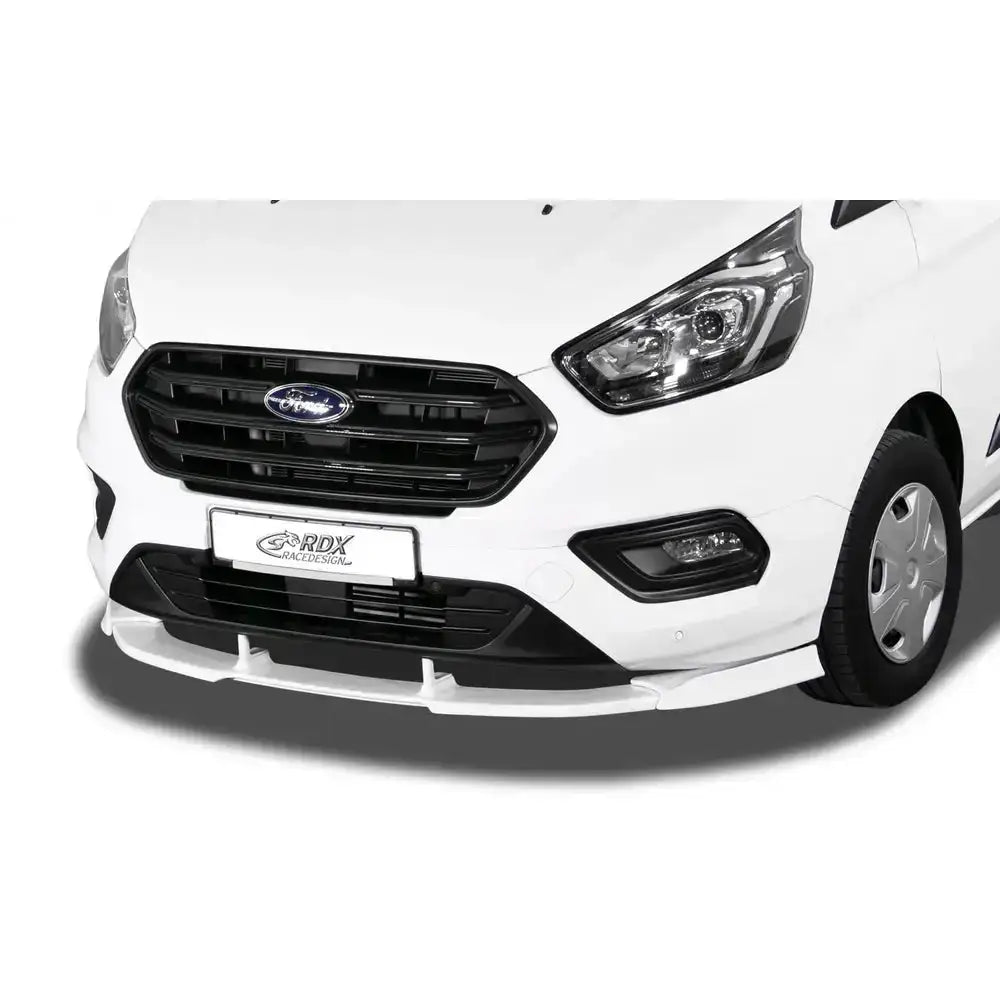 Frontspoiler til Ford Transit Custom MK7, hvit bil med sort grill og ekstra leppe under støtfanger.