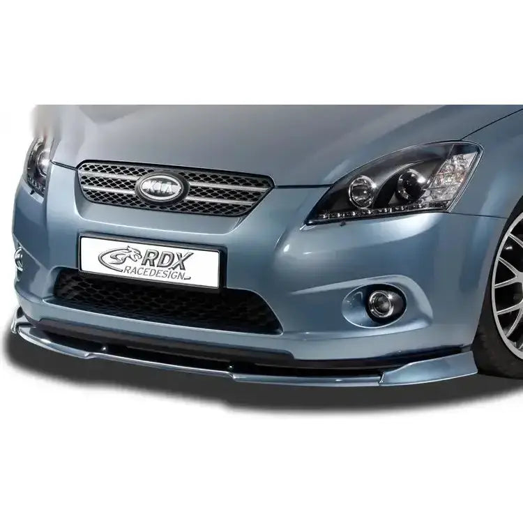 Frontspoiler på Kia Pro Ceed ED med sort grill, sportslykter og synlig felg i nærbilde.