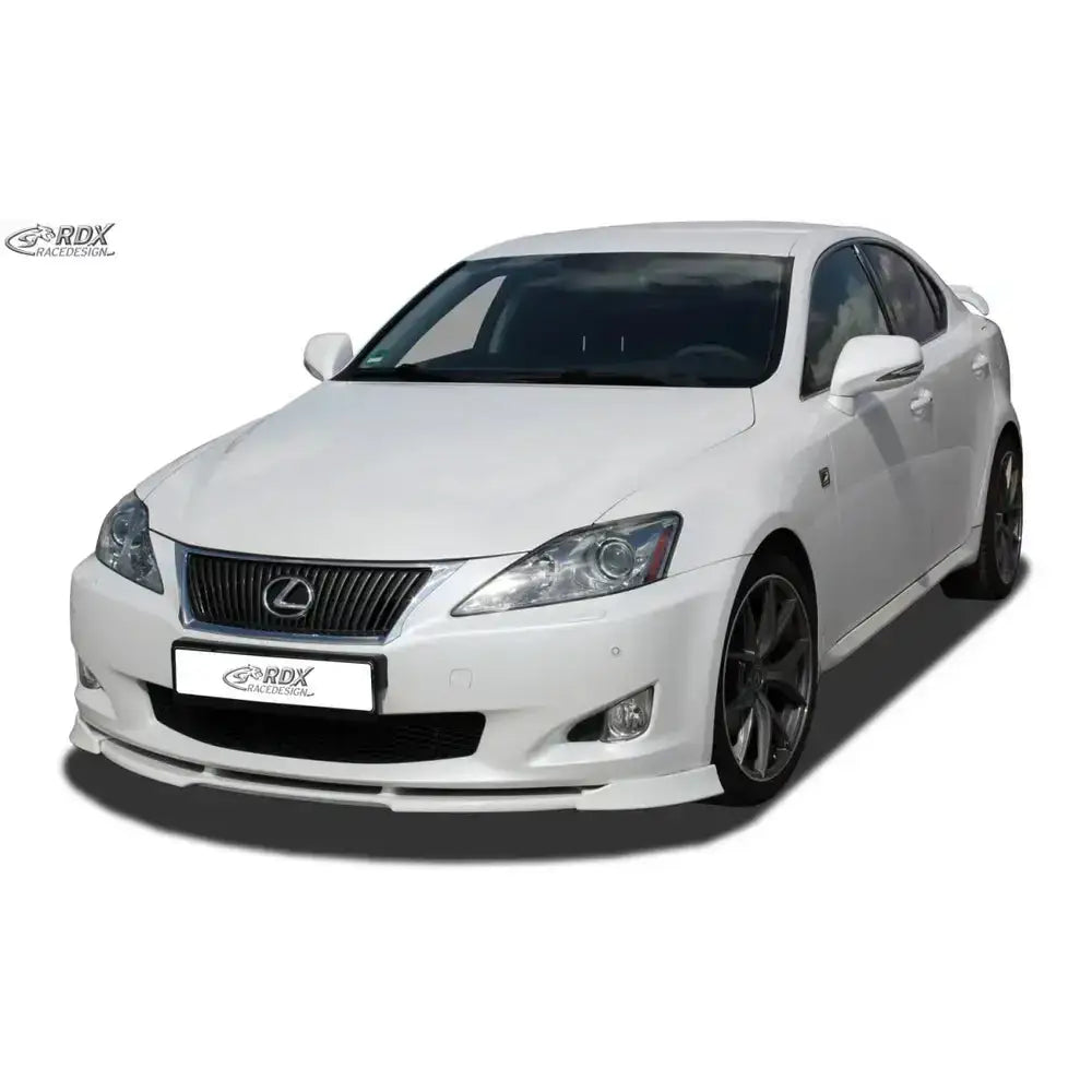 Frontleppe på Lexus IS 05-13 Vario X, hvit bil med mørke felger og markant grill mot hvit bakgrunn.