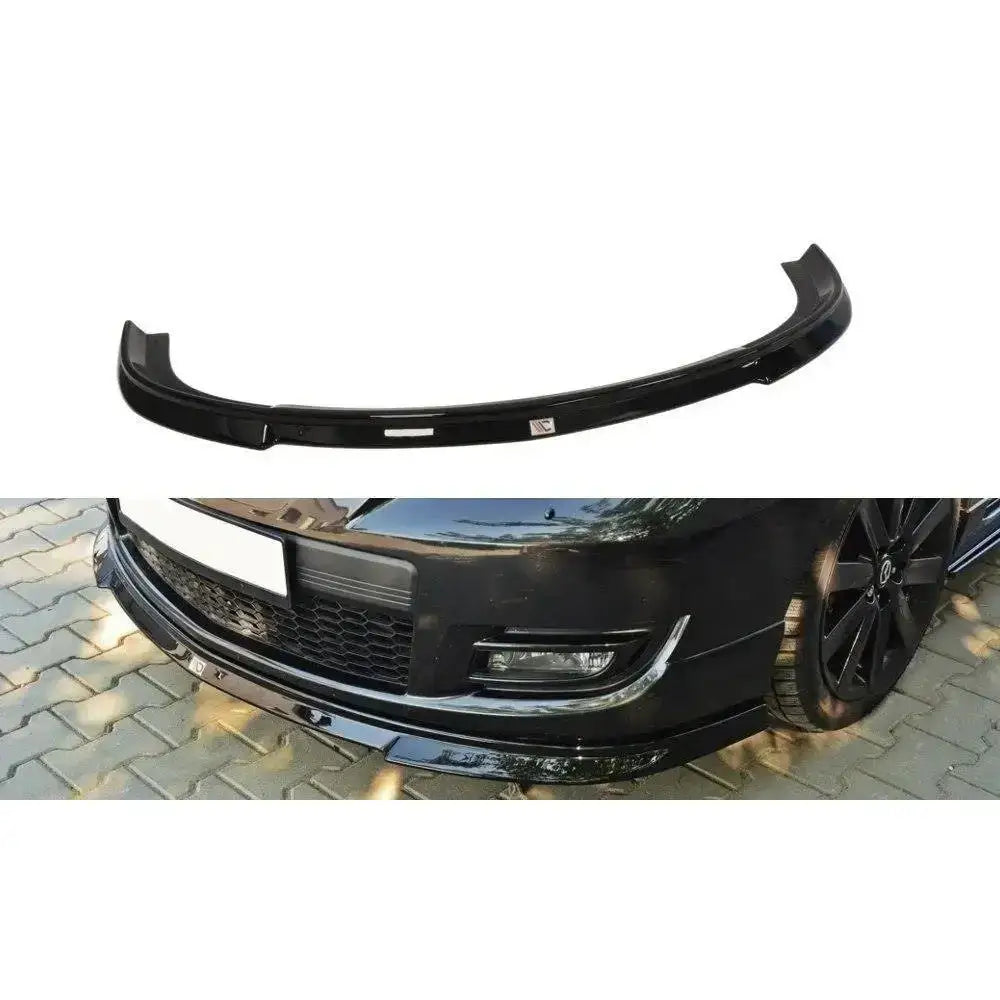 Frontspoiler Mazda 3 MPS Mk1 i sort blank plast, vist alene og montert på bilens front.