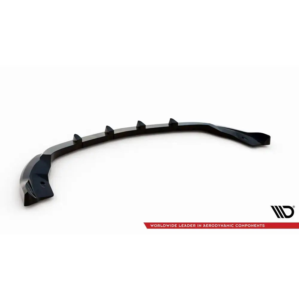 Front lip til Mercedes Citan Mk1 i sort plast med aerodynamiske finner, sett fra skrå vinkel.