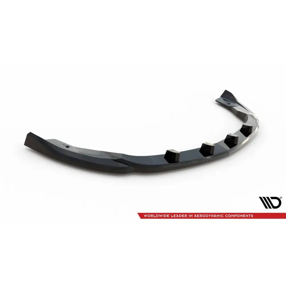 Frontspoiler Mercedes Citan Mk1 i sort plast med utstikkende vinger, skrått forfra mot hvit bakgrunn.