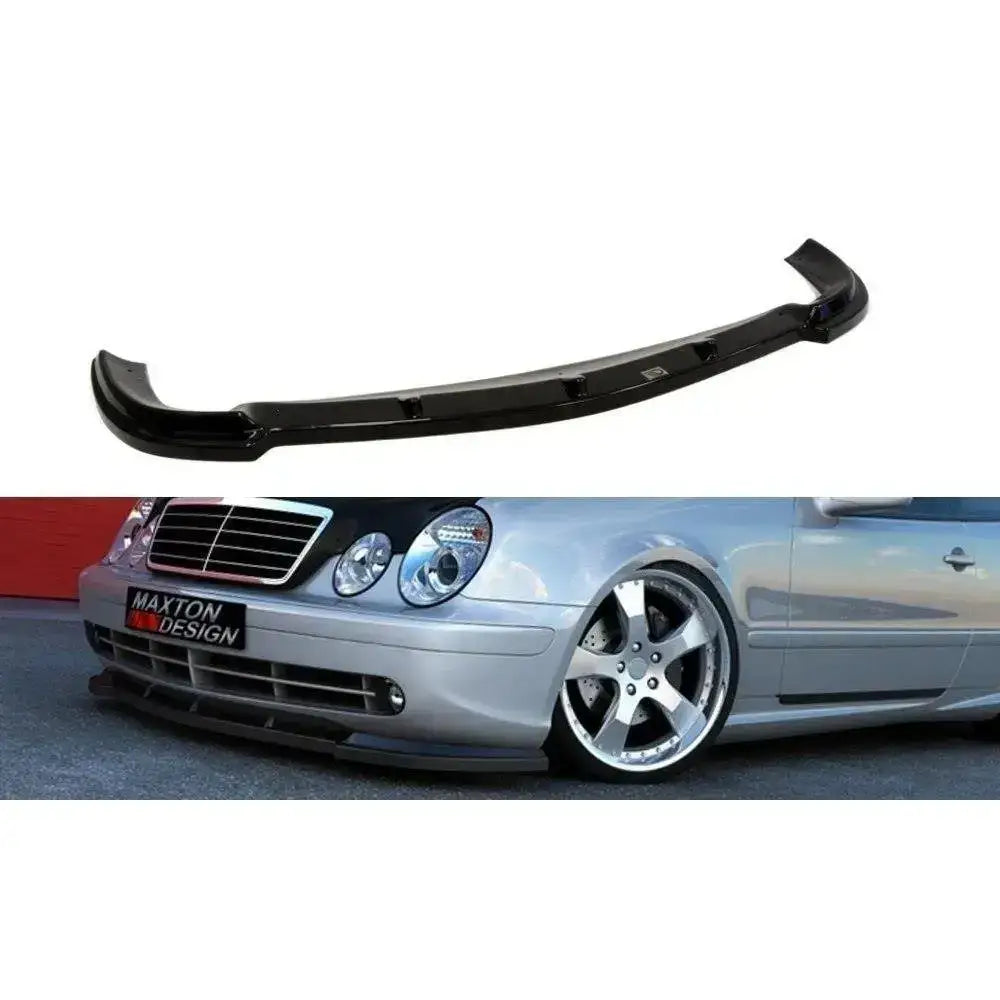 Frontspoiler til Mercedes Clk W208, sort plast, vist separat og montert på sølvfarget bil.