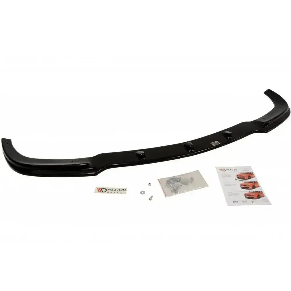 Frontleppe til Mercedes Clk W209 Facelift sett ovenfra med monteringsutstyr og instruksjoner på hvit bakgrunn.