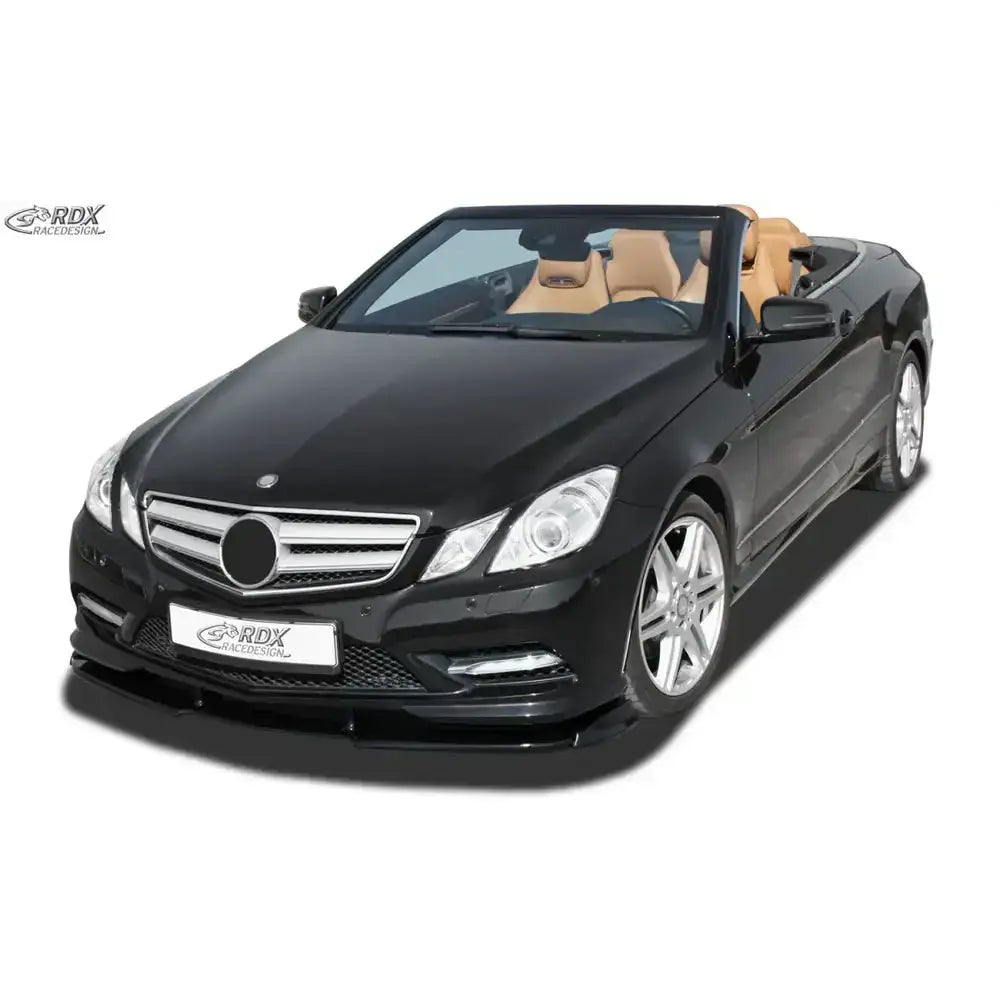 Frontleppe på Mercedes E-Klasse cabriolet A207 med AMG-styling, sett forfra fra venstre side.