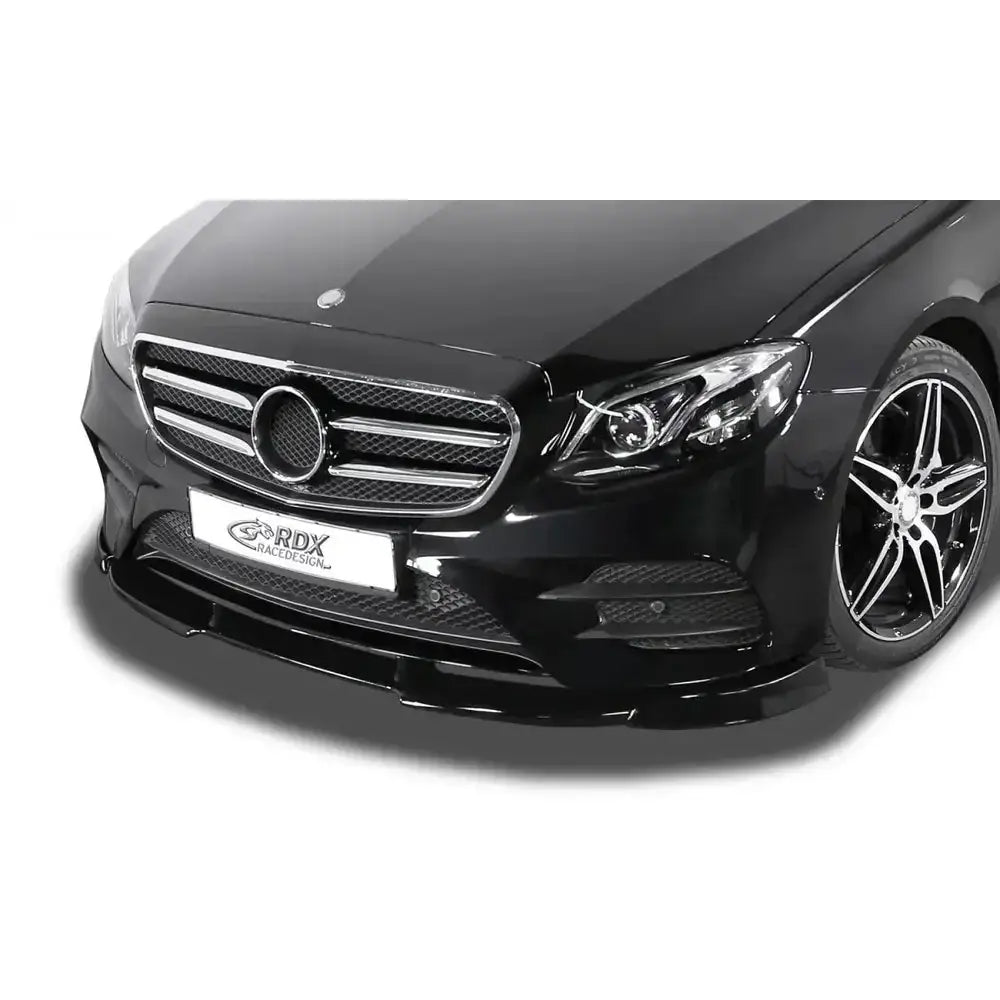 Frontleppe Mercedes E-Klasse W213 AMG-Line i blank sort, sett skrått forfra med synlig grill og lykter.
