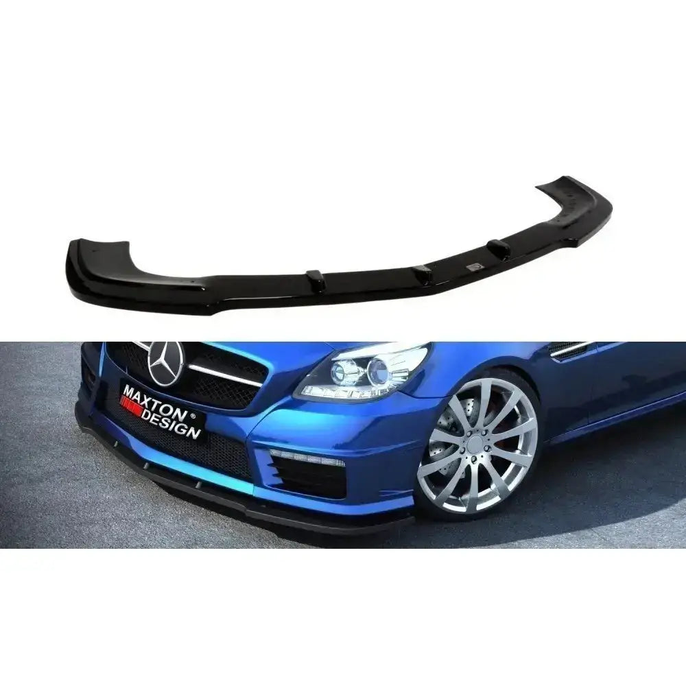 Frontspoiler til Mercedes SLK R172, sort plast med buet design, vist montert forfra på blå bil.
