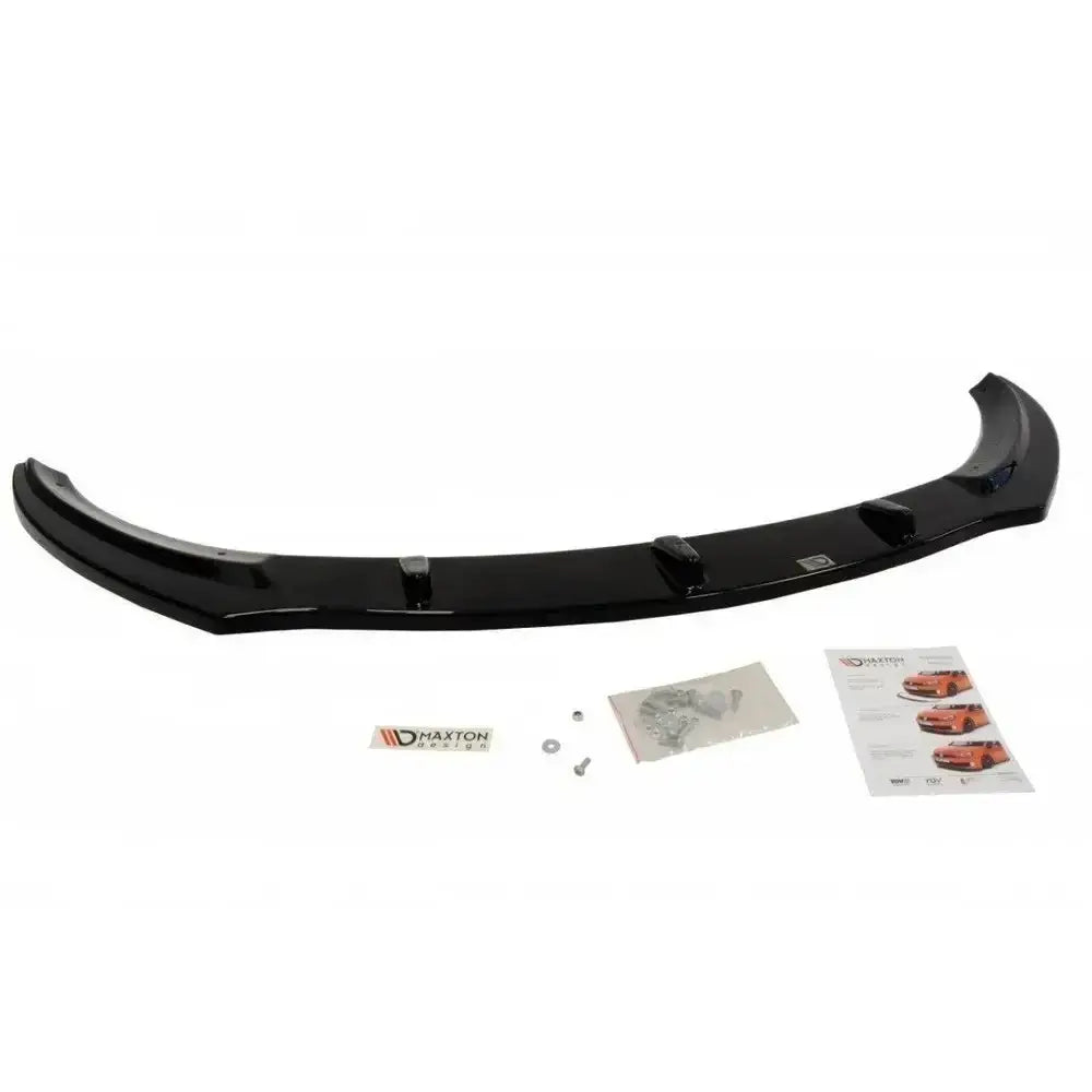 Front splitter til Opel Astra J OPC V.1, sort buet plast med monteringsutstyr og instruksjoner.