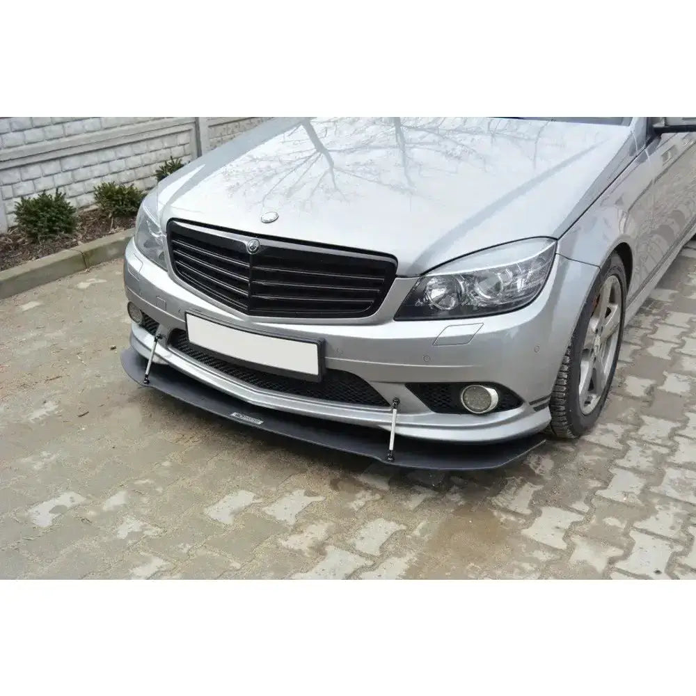 Spoiler til Mercedes C W204 Racing Amg-Line V.2, sort frontsplitter med sølv støttestag, skrått forfra.