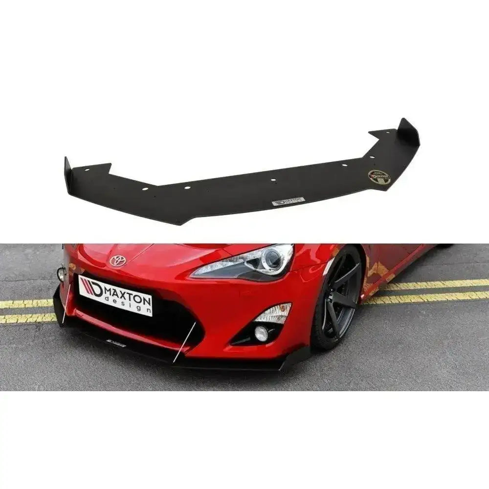 Frontspoiler til Toyota GT86 Racing V.2 i sort plast, vist montert på rød sportsbil fra skrå vinkel.
