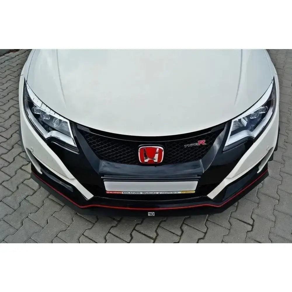 Frontleppe på Honda Civic IX Type R med røde detaljer, sort grill og sportslig design sett forfra ovenfra.
