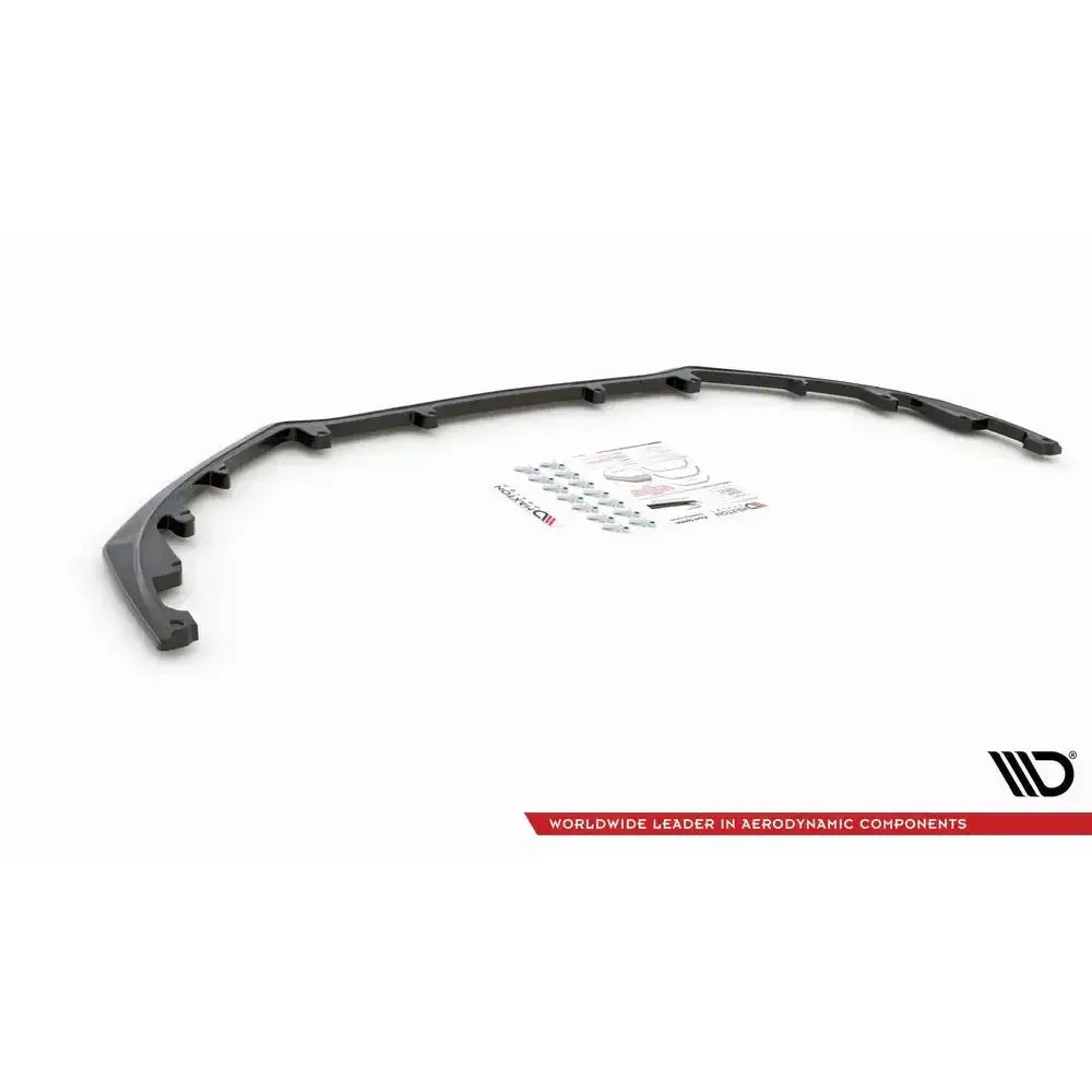 Spoiler til Renault Megane Mk.4 GT-Line sett forfra med monteringsdeler og instruksjoner på hvit bakgrunn.