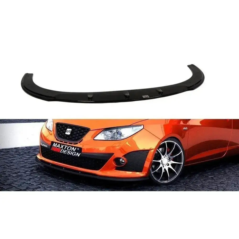 Frontspoiler til Seat Ibiza IV Cupra 6J, sort plast, vist mot hvit bakgrunn og montert på oransje bil.