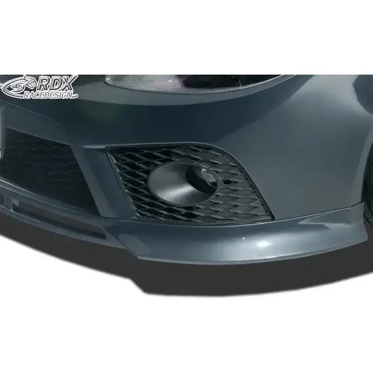 Frontleppe til Seat Leon 1P FR Cupra, grå plast med sort gitter foran tåkelys, nærbilde forfra.