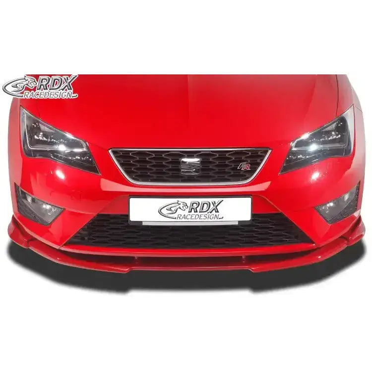Front lip på Seat Leon 5F FR Cupra med sort grill, RDX-logo og detaljerte frontlykter.