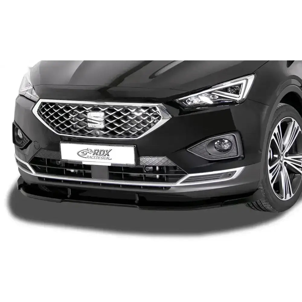Frontspoiler Seat Tarraco 18- med sort grill, kromramme, LED-frontlykter og sporty detaljer i sølv.