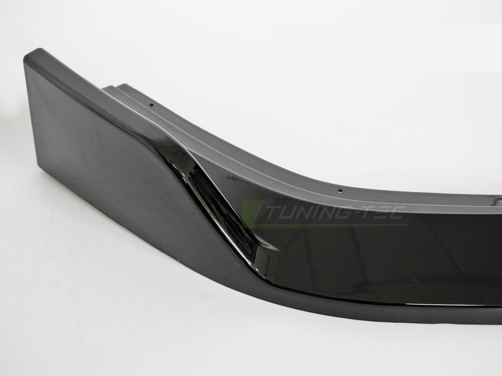 Bakside av sport-frontspoiler for Volkswagen Arteon med synlige festepunkter og monteringsflater