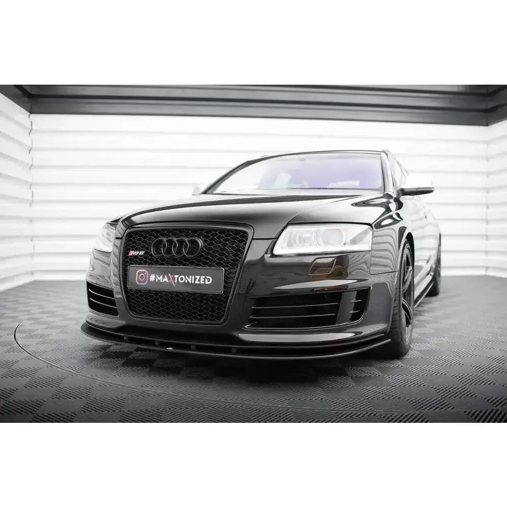 Spoiler på Audi RS6 C6 Street Pro sett forfra og fra siden med svart grill og blank overflate.