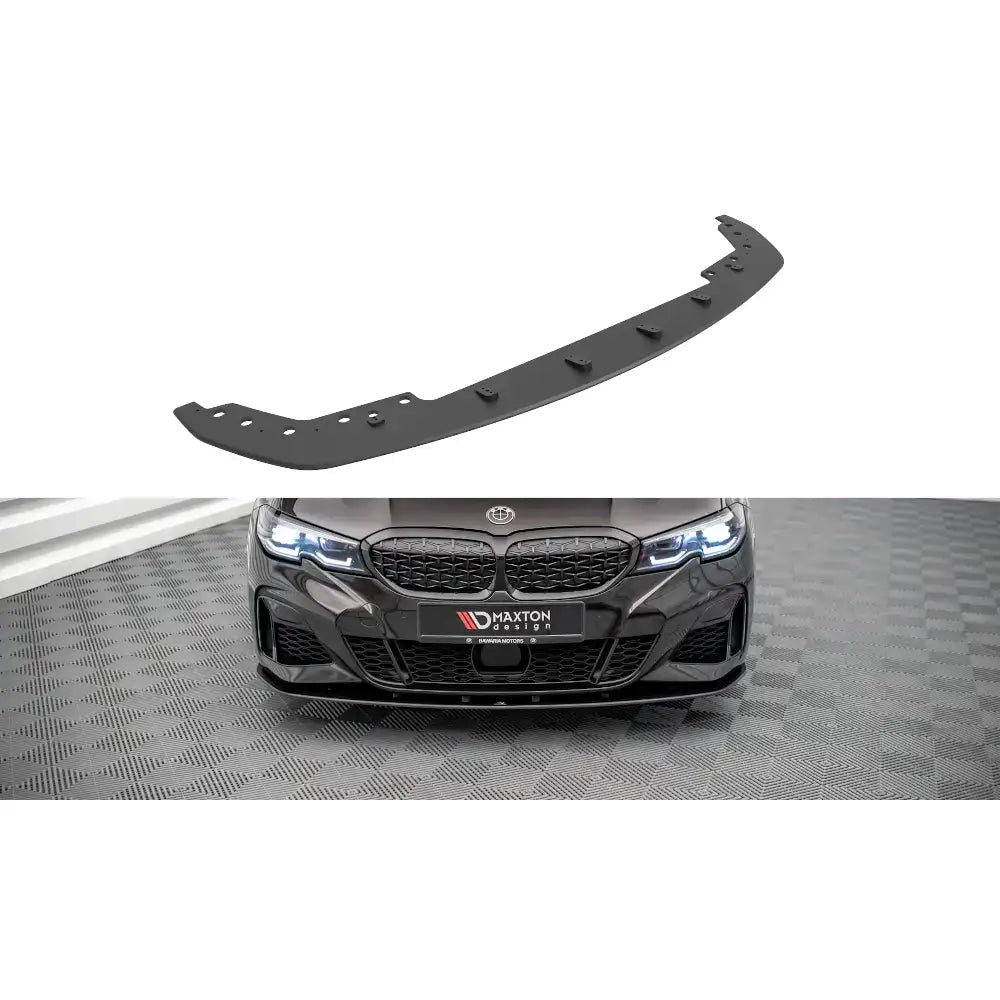 Frontspoiler BMW 3 G20/G21 Street Pro M-Pack i sort plast montert på svart bil sett forfra.