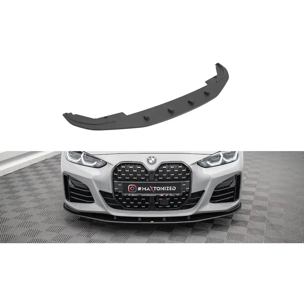 Frontspoiler BMW 4 Gran Coupe M-Pack G26 Street Pro, sort plast med aerodynamiske detaljer montert på hvit bil.