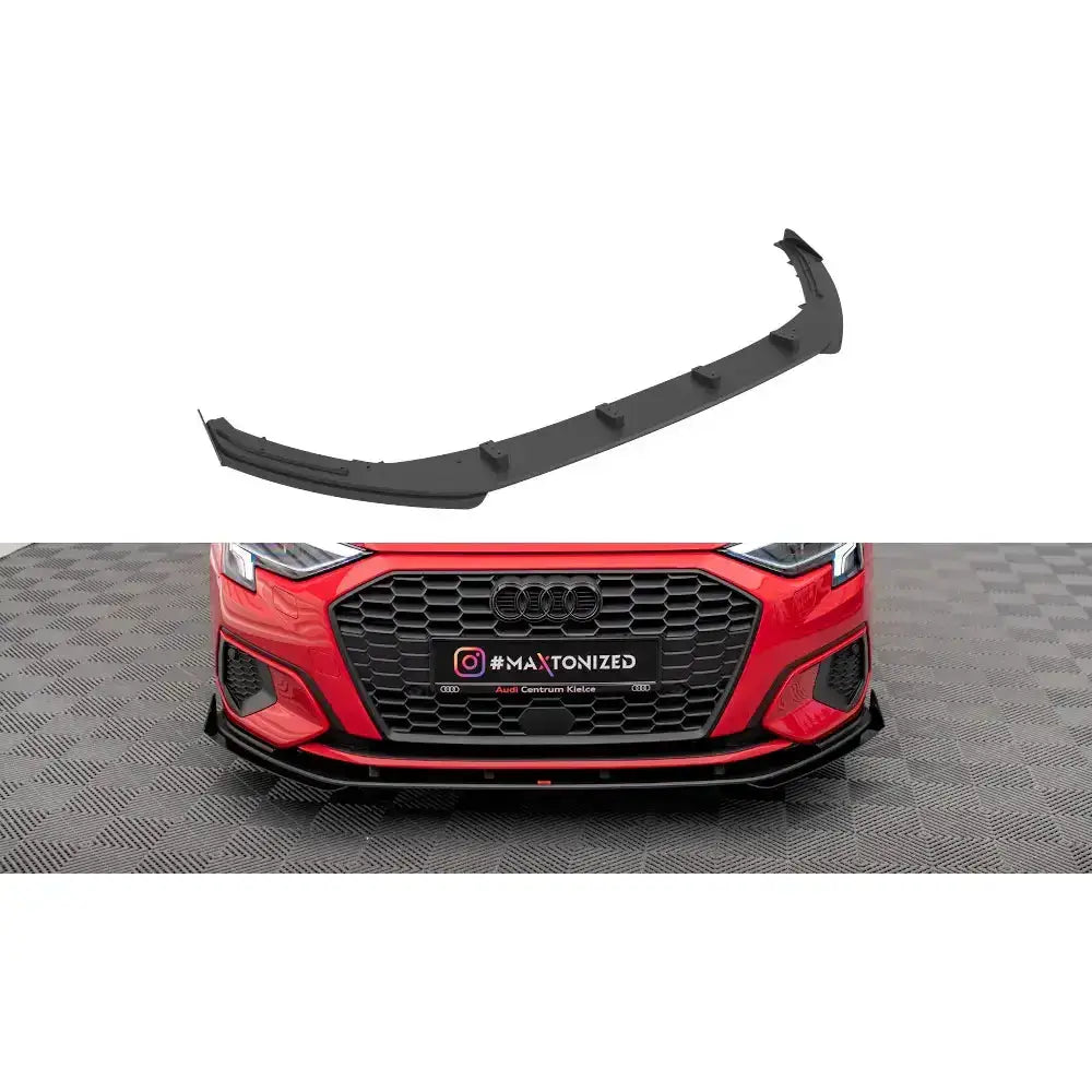 Frontleppe Street Pro + Flaps til Audi A3 8Y, sort plast med aerodynamiske kanter, montert på rød bil.