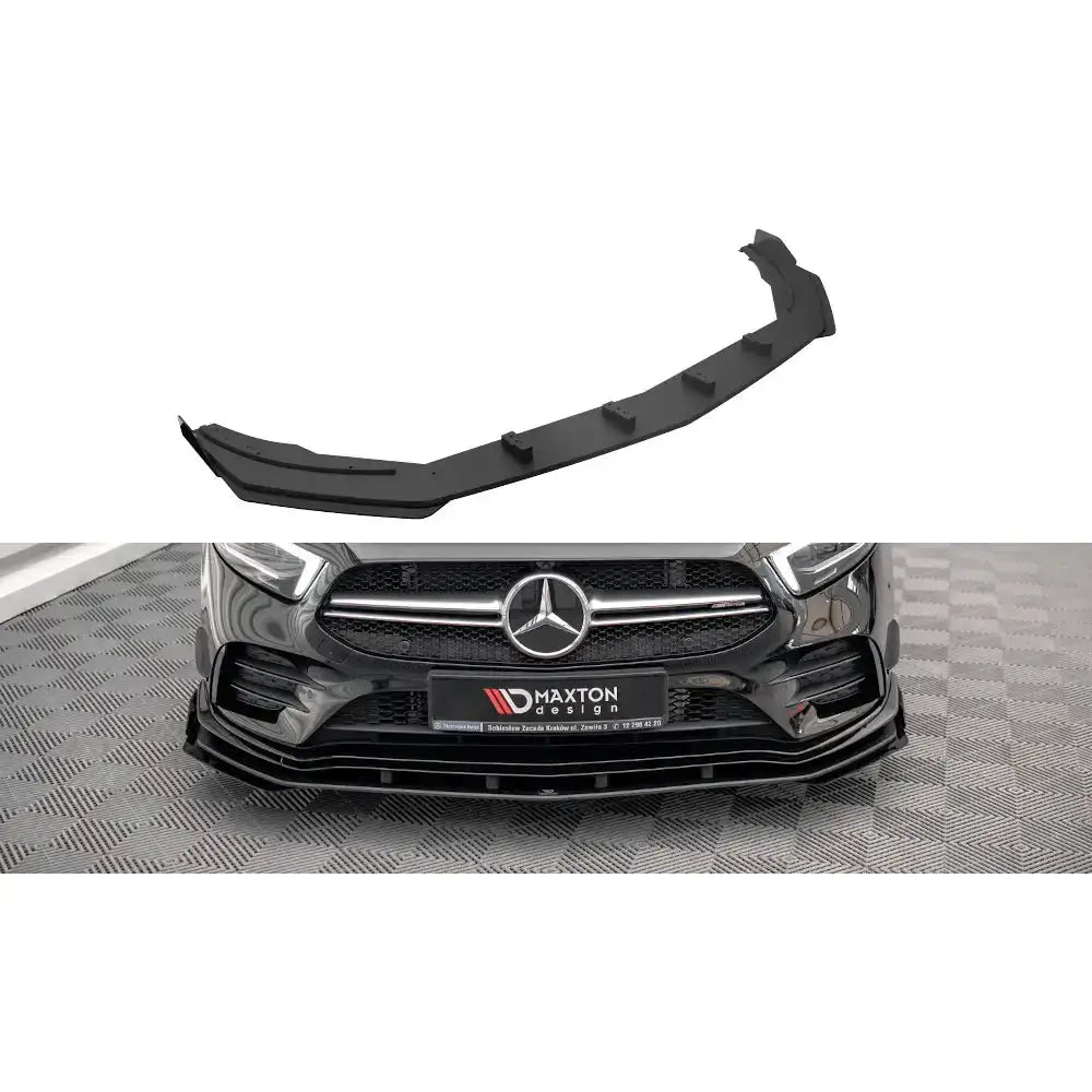 Frontleppe Street Pro med flaps til Mercedes A35 AMG, vist alene i svart plast mot hvit bakgrunn.