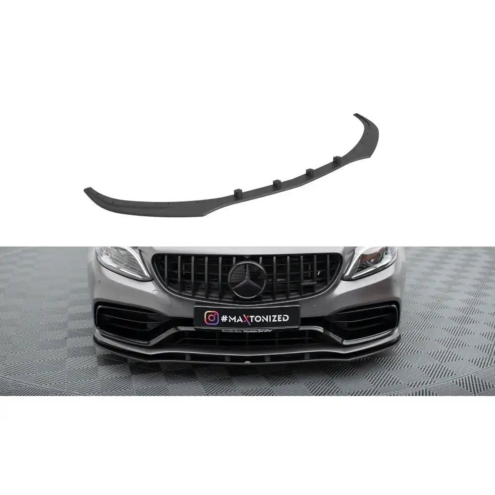 Frontspoiler Mercedes C63 W205 Street Pro med flaps montert på sølvfarget bil, sett forfra.