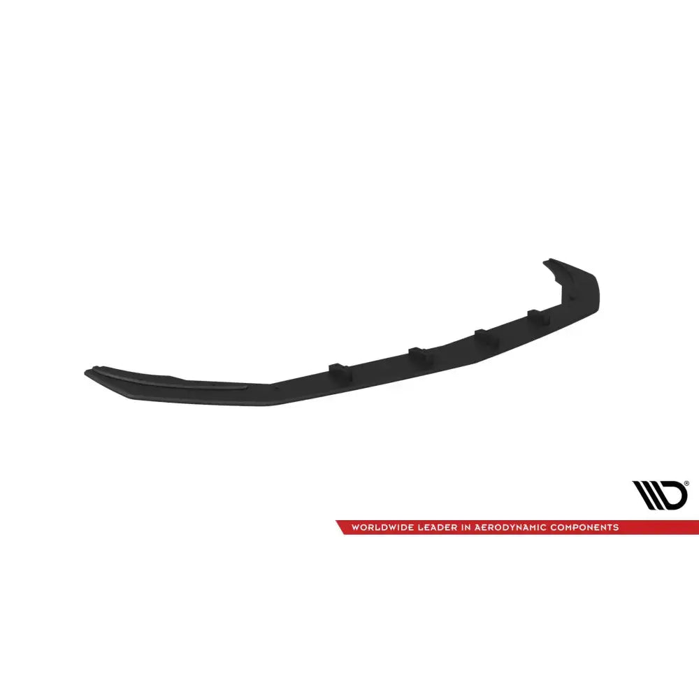 Front lip til Mercedes A35 W177 Facelift Street Pro i sort plast, skrå vinkel, røde detaljer på hvit bakgrunn.