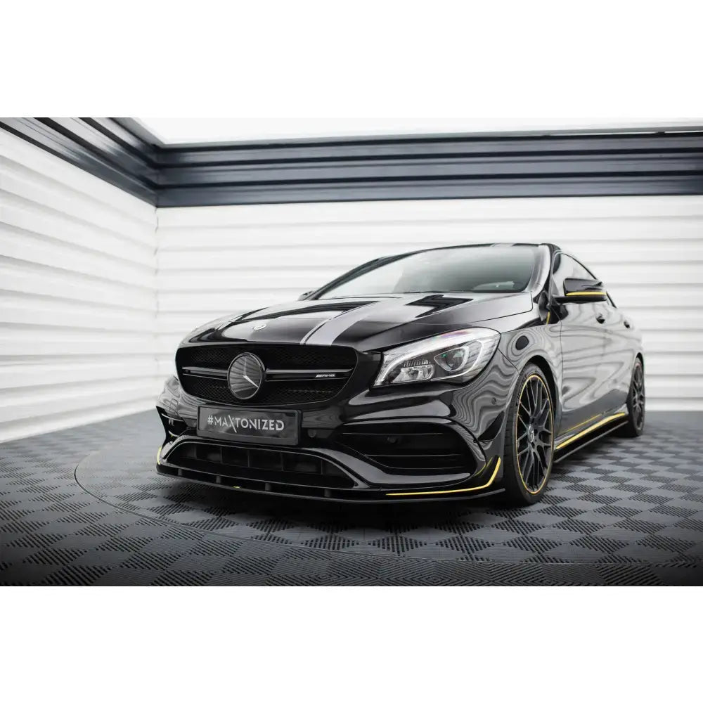 Spoiler på Mercedes CLA 45 Street Pro Aero C117 Facelift med gulldetaljer i lyst industrilokale.
