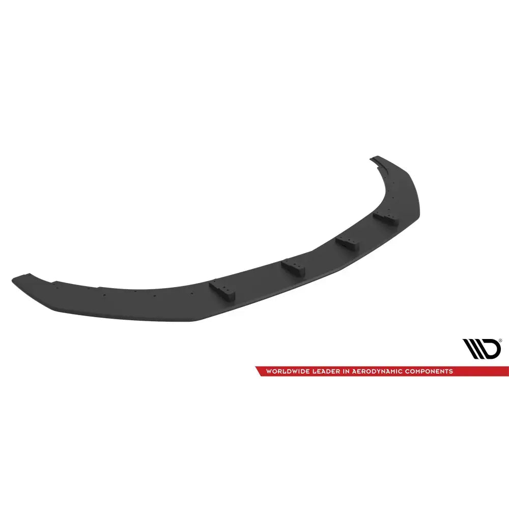 Frontleppe Mercedes CLA 45 Street Pro Aero C117 Facelift sett skrått ovenfra med synlige vinger.