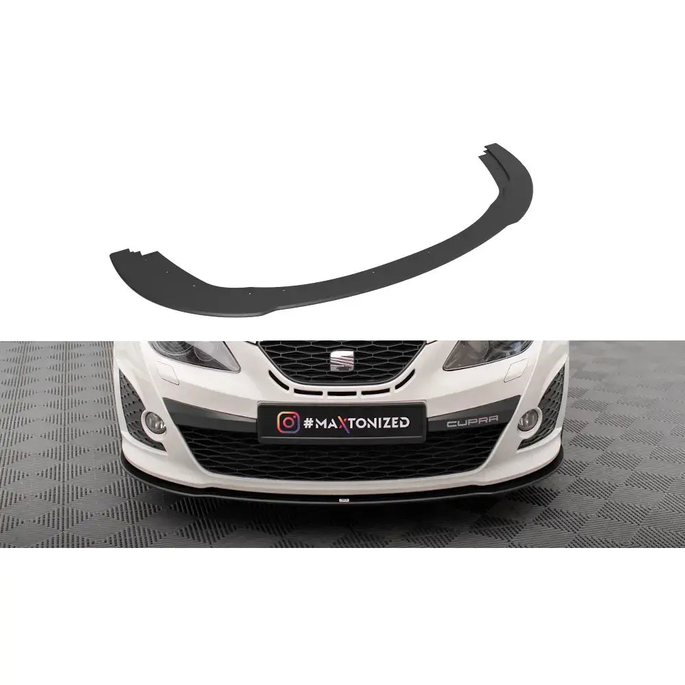 Frontleppe Street Pro Seat Ibiza Cupra Sport Coupe Mk4 montert og separat vist på hvit bil forfra.