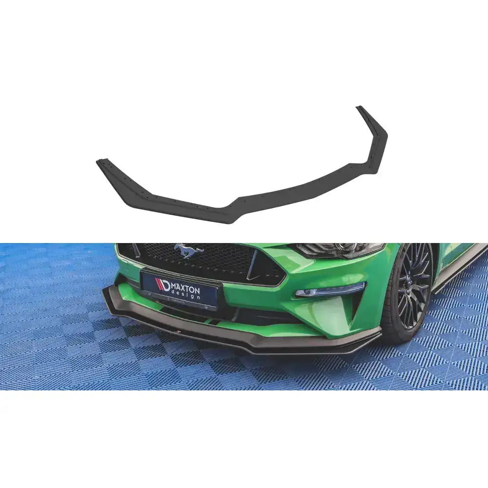 Frontspoiler til Ford Mustang GT MK6 Facelift 17, sort splitter montert på grønn sportsbil, sett forfra.